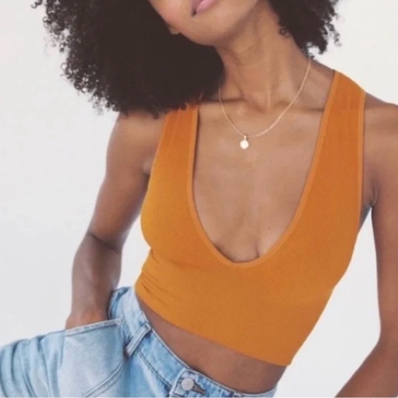 Urban Outfitters Tops - ribbed tank top size L